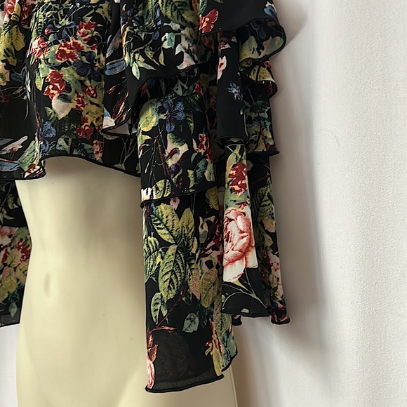 Love LF NWT Black Floral 3/4 Ruffled Bell Sleeve Crop Top Shirt **Size S** 🔥🔥 - Picture 3 of 4